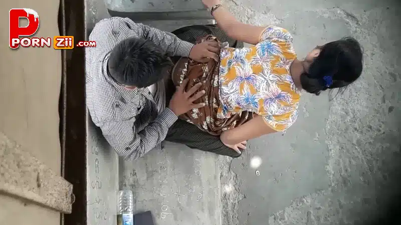 หลุดแอบถ่าย คนงาน แอบเย็ดกัน ตอนพักเที่ยง โดนจับ เย็ดคาผ้าถุง พอดีว่าวันรีบทำเวลา ไม่มีถุงยาง ขอเย็ดสด กระแทกหีโคตรฟิน